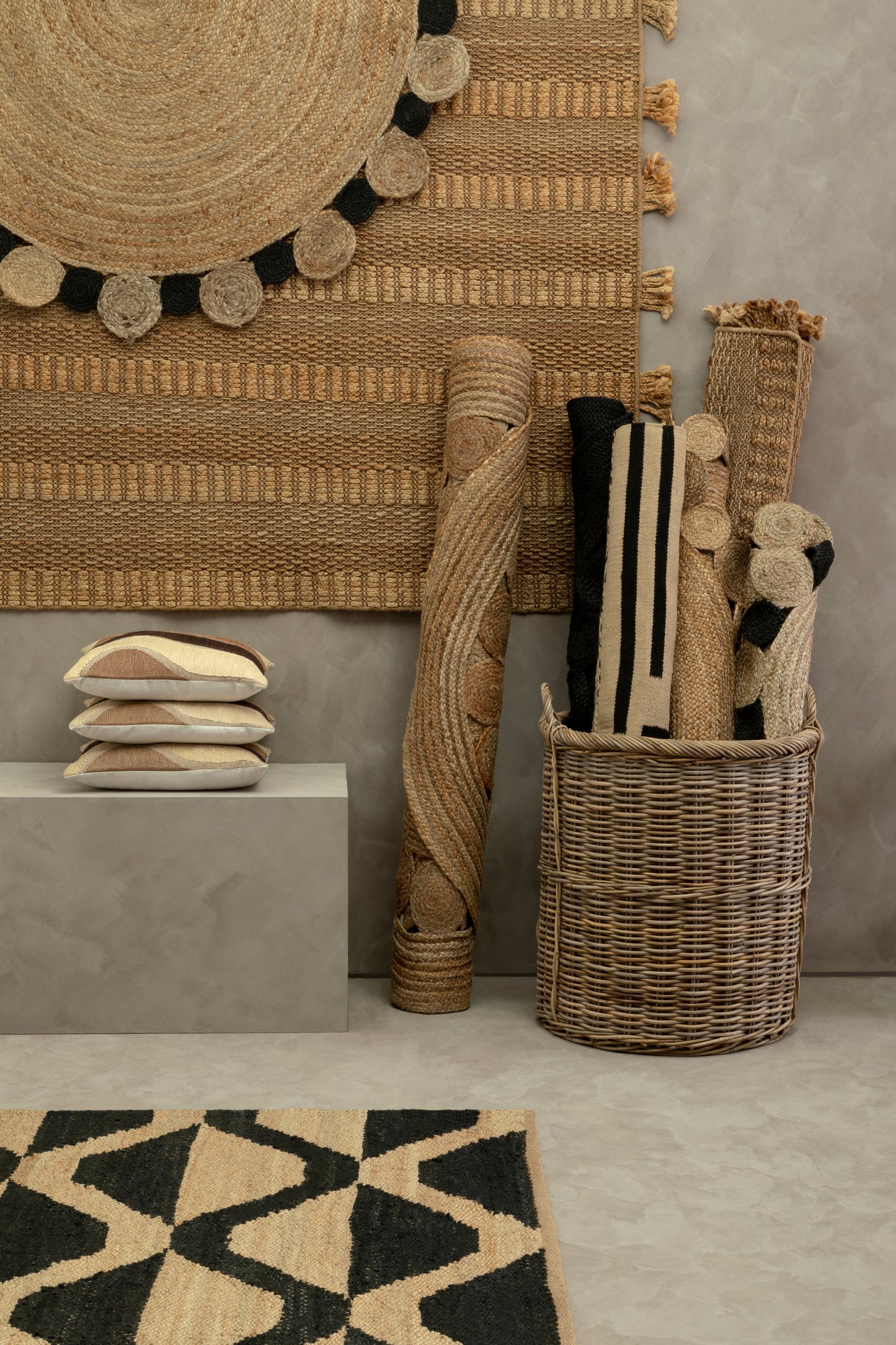 Ardela & Co Demir Large Jute Rug – Natural & Black